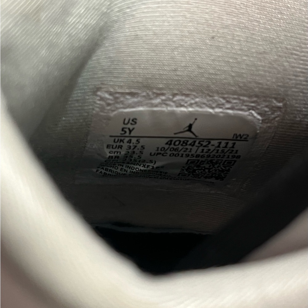 Air Jordan 4 (GS), Military Black - Picture 8 of 9